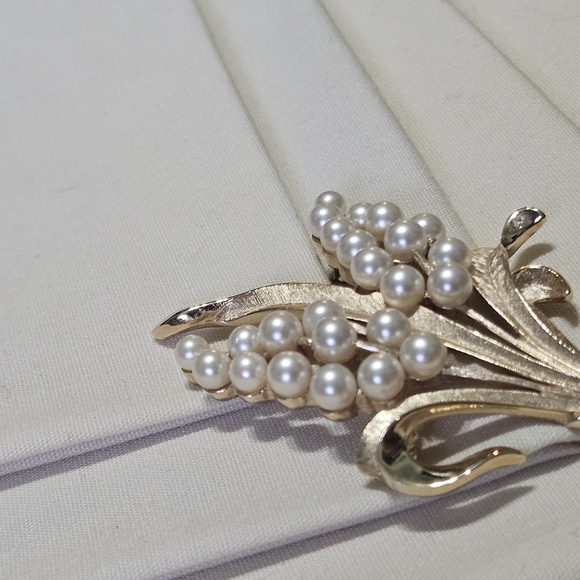 1950's Trifari Lily Of The Valley - Picture 3 of 10